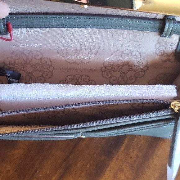 NWT Enzo Angiolini soft Green crossbody wallet purse With Gold Details - Picture 4 of 10